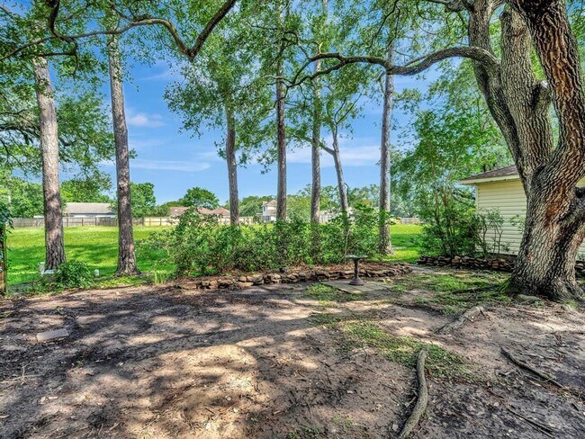 Building Photo - 15014 Torry Pines Rd