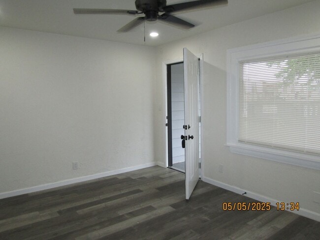 Building Photo - Great Home Located in the Lawton Heights A...