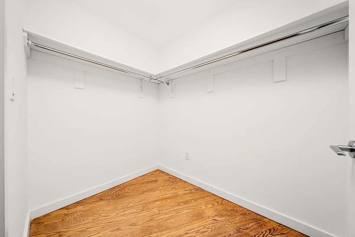 Building Photo - 123 Melrose St