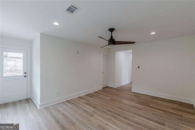 Building Photo - 525 Rosemont Dr