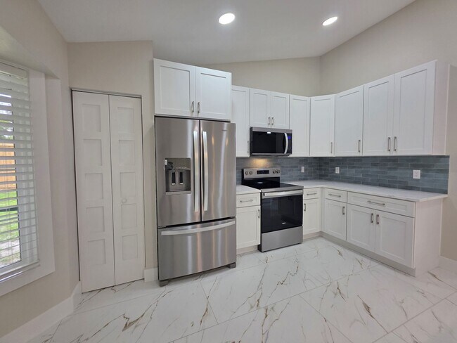 Building Photo - FOR RENT pool home, 3 bed 2 bath in The Quarries