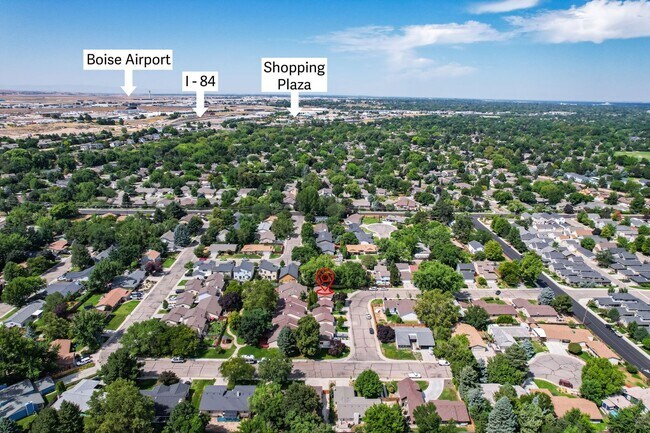 Building Photo - Prime SE Boise 3bd/2ba Townhome with 2-Car Garage