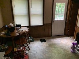 Building Photo - 418 Hutton Ln