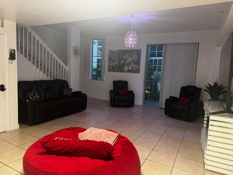 Building Photo - 2150 Van Buren St