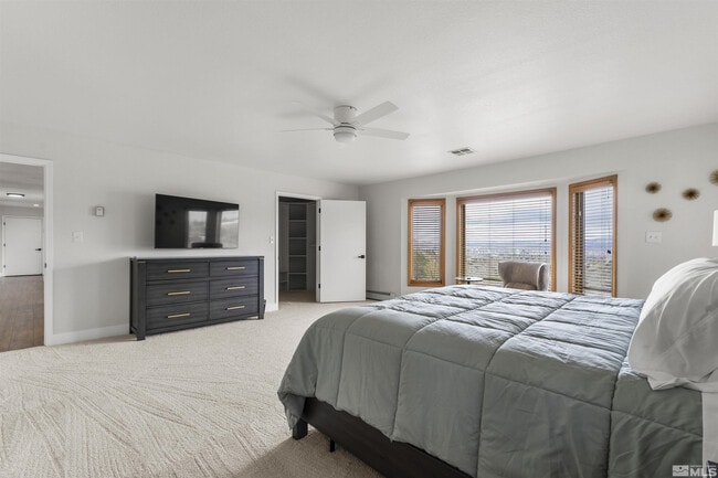 Building Photo - 3400 Southampton Dr