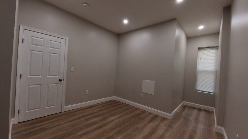 Bedroom - 4646 York Rd