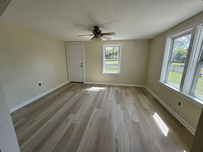 Building Photo - Remodeled 3/2 in the Heart of Gainesville!