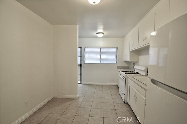 Building Photo - 5147 Canoga St