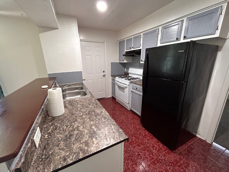 Kitchen - 4023 Springmeadows St