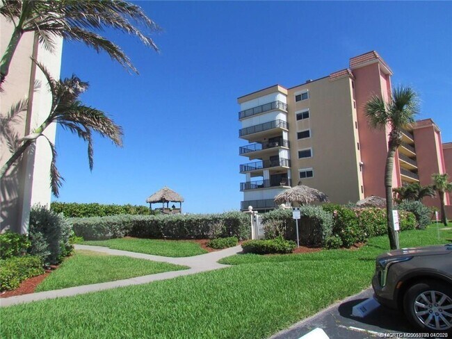 Building Photo - 10102 S Ocean Dr