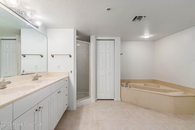 Building Photo - 7128 Marbella Ct
