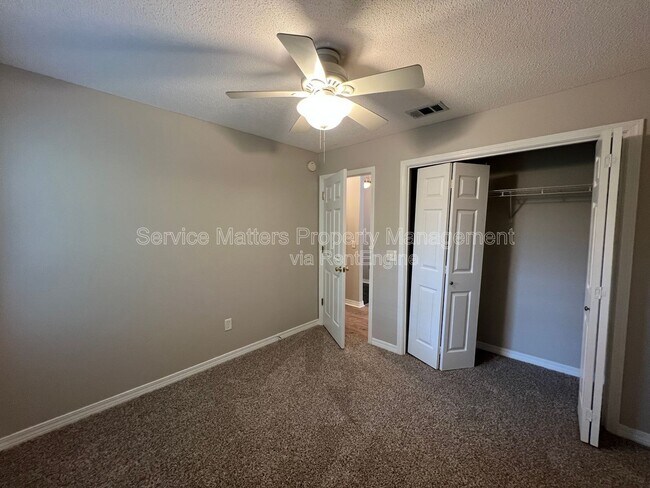 Building Photo - 5959 Sleepy Hollow Ct