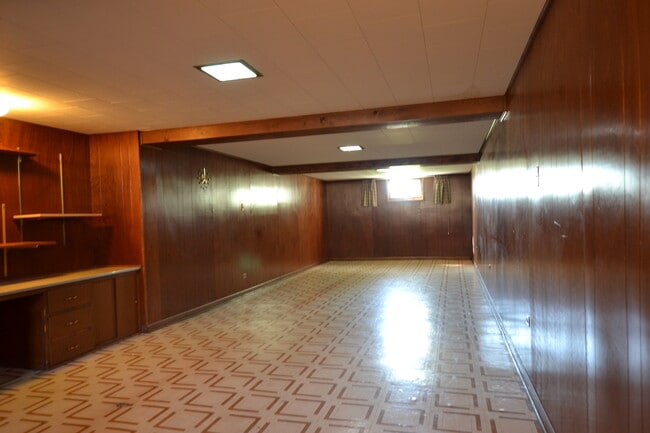 Building Photo - 2900 W 101st Pl