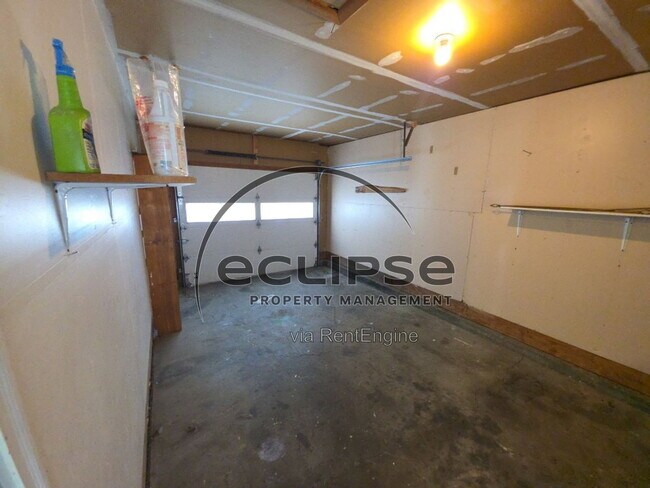Building Photo - 721 Lee Dr