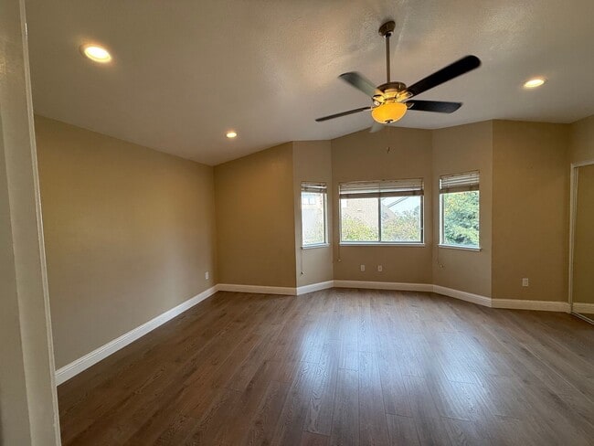 Building Photo - Updated two story home in Sylvan School Di...