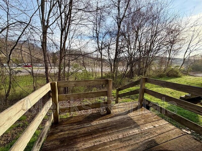 Building Photo - 166 Mt Vernon Ln