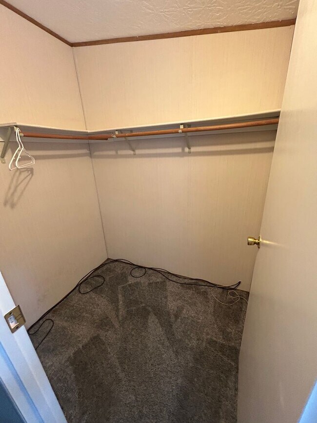 Building Photo - Two Bedroom Mobile Home for Rent in Maple ...