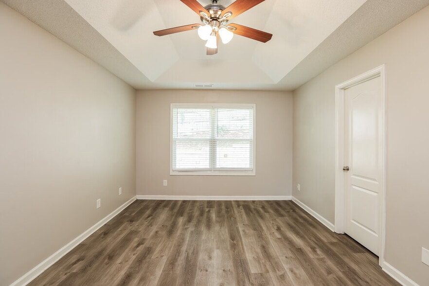 Building Photo - 225 Comet Ct