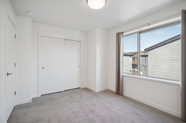 Building Photo - 32730 Hemlock Ave SE