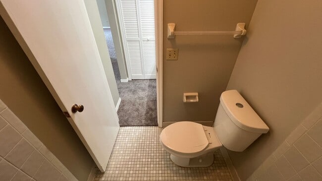 Building Photo - 112 Dahlia Village Cir