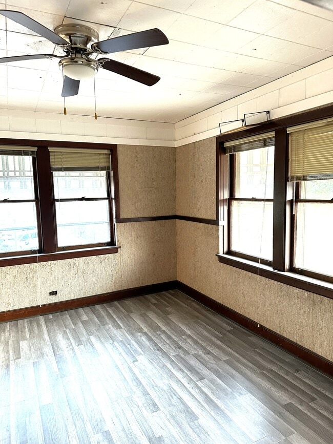 Building Photo - 112 2nd Ave SW