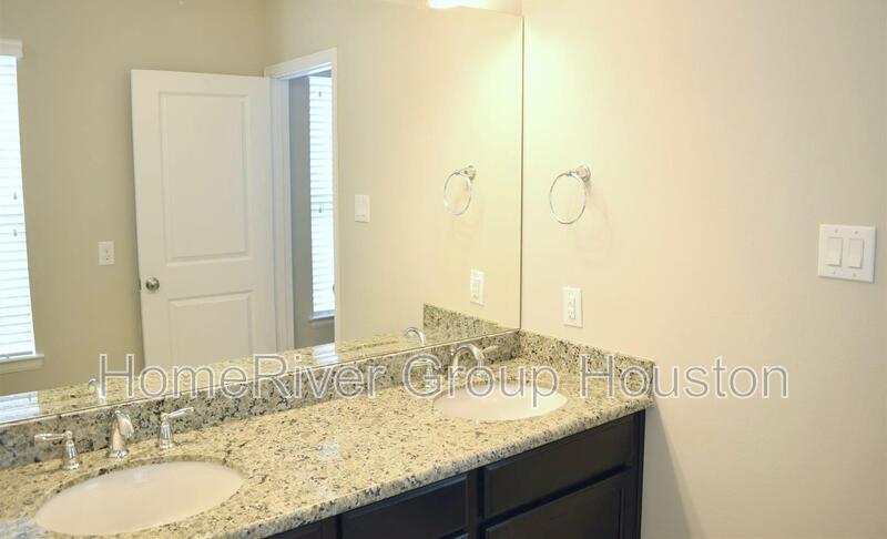 Building Photo - 215 Kendrick Pines Blvd
