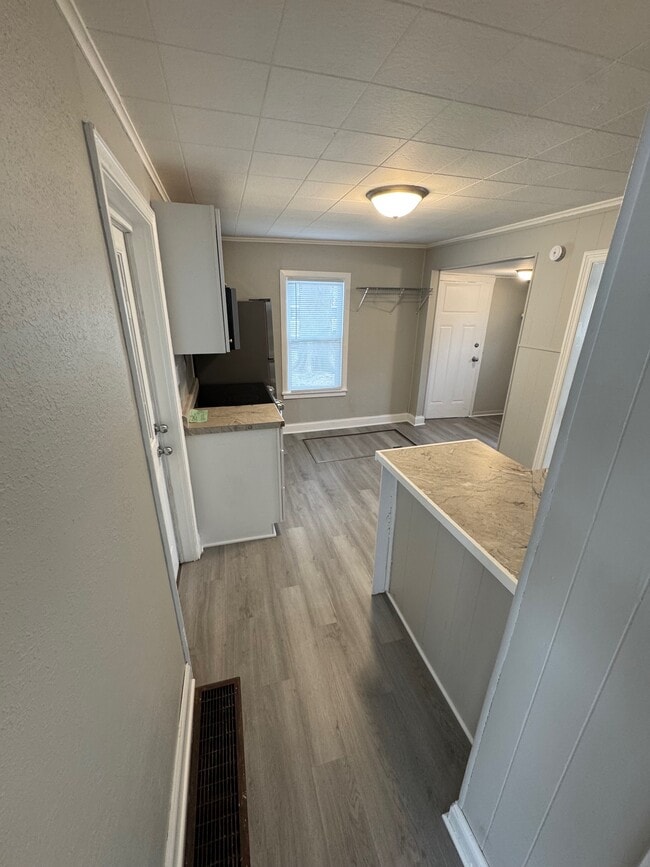 Building Photo - 1220 Moore St