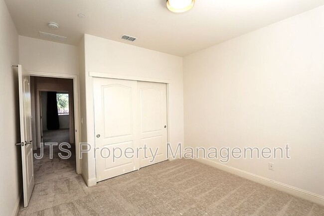 Building Photo - 3403 Oselot Way