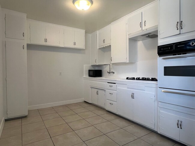 Building Photo - 2203 Mathews Ave