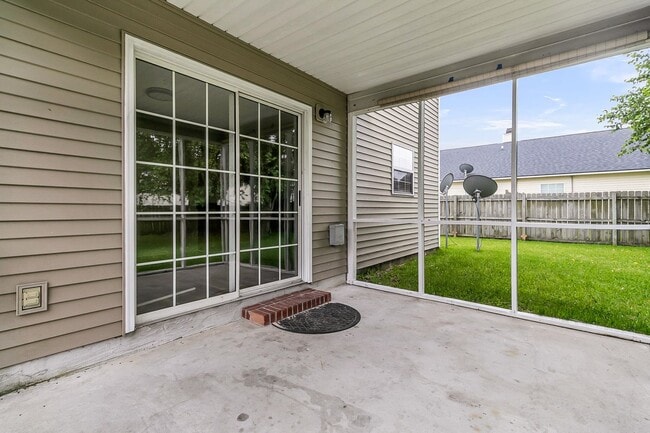 Building Photo - Recently Updated 4 bedroom 2.5 bathroom two story home available in Ladson!