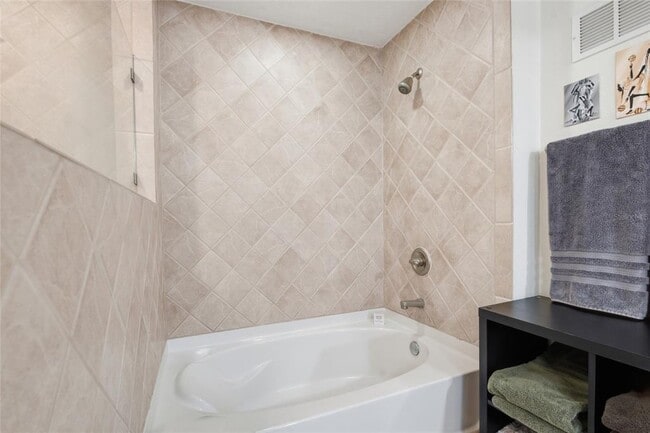Building Photo - 2400 Feather Sound Dr
