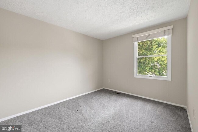 Building Photo - 7619 Nutwood Ct