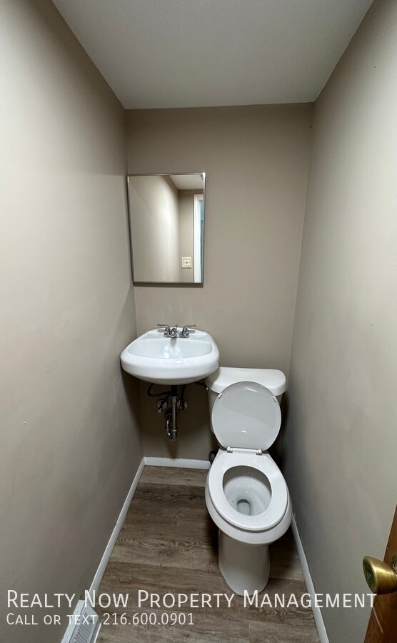 Building Photo - 4525 E 143rd St