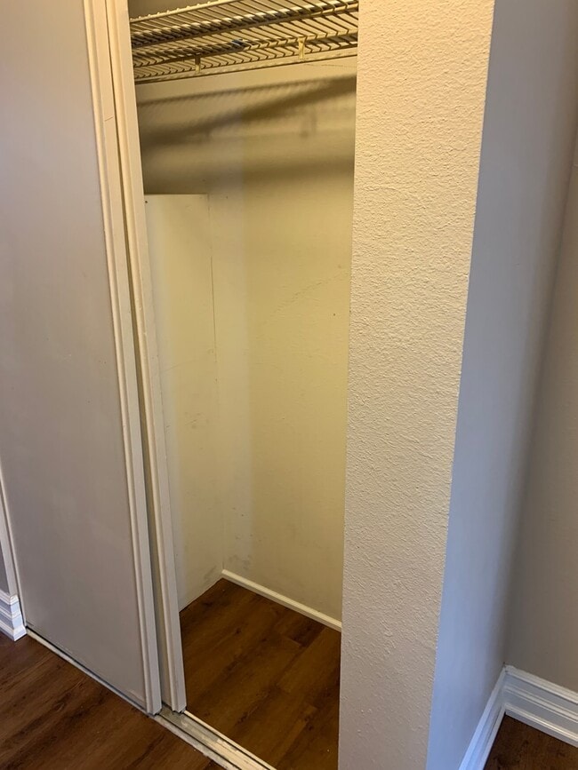 Building Photo - Top Floor Condo in Southeast Denver 2 bed ...