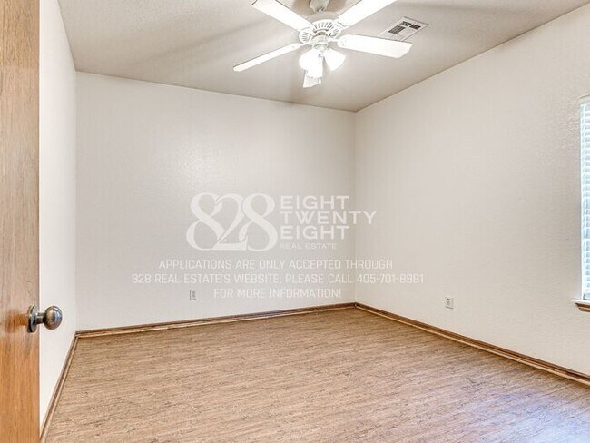 Building Photo - *AVAILABLE NOW!* CUTE 3 BED/2 BATH DUPLEX IN NORMAN!