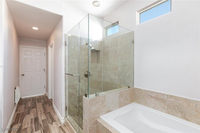 Building Photo - 8949 Diamond Falls Dr