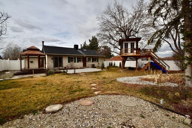 Building Photo - Great Three Bedroom Home in Cottonwood Heights!!!