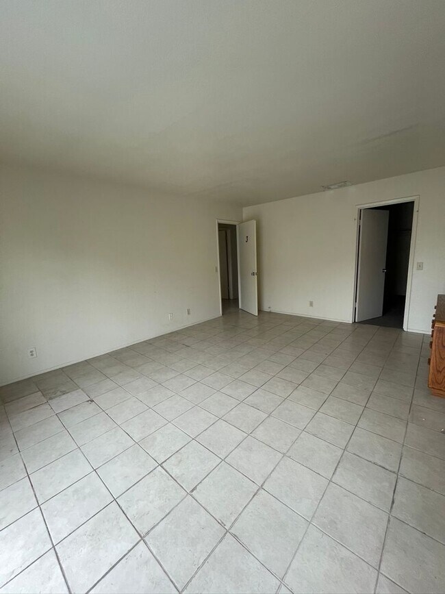 Building Photo - 850 Camino Lindo