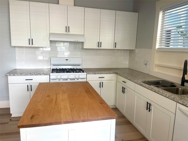 Building Photo - 3701 Bradley St