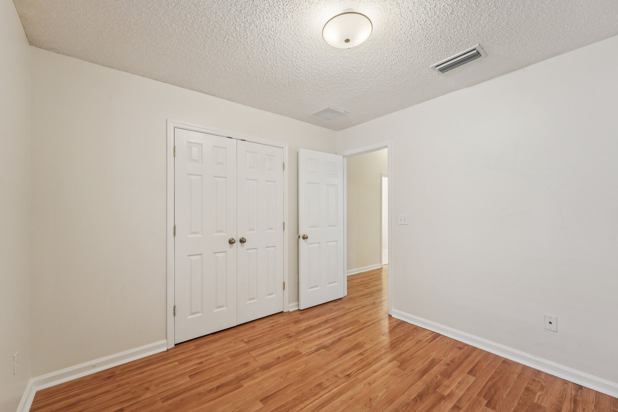 Building Photo - 808 South Edenbridge Way