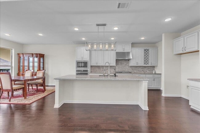 Building Photo - 2513 Cappelle Way