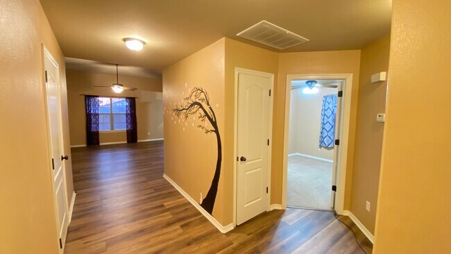 Building Photo - 230 Poplar Rd