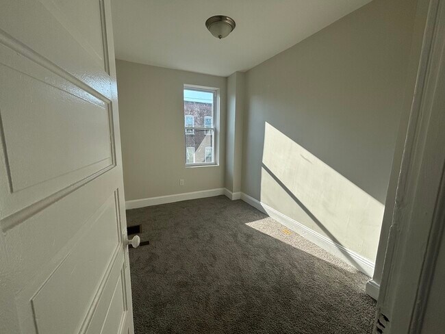 Building Photo - 410 N Loudon Ave