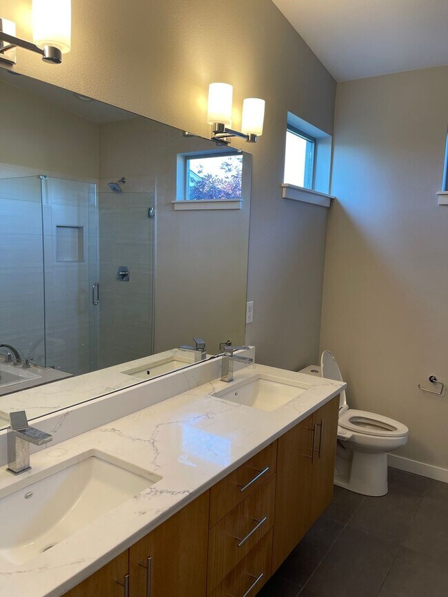 Building Photo - 5462 SE 57th Ave