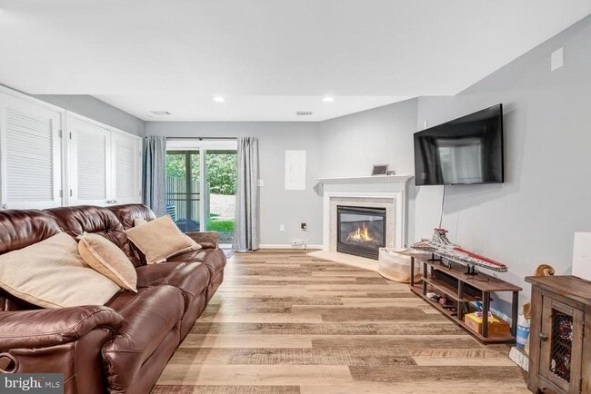 Building Photo - 8628 Ellesmere Way