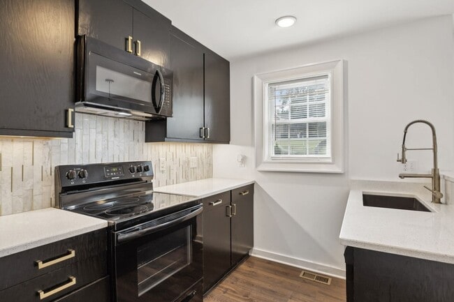 Building Photo - 1615 Cahal Ave