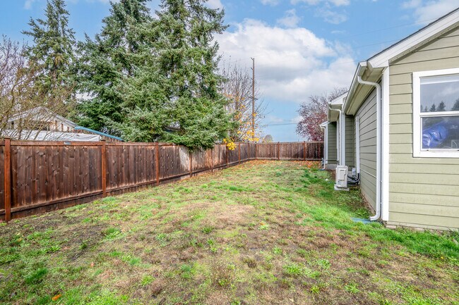 Building Photo - 117 Mosman Ave SW