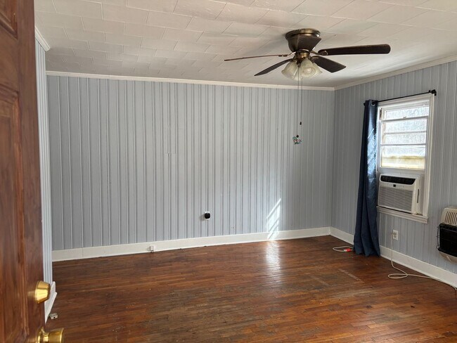 Building Photo - 3 BED, 1 BATH FARM HOUSE LOCATED IN STAR!