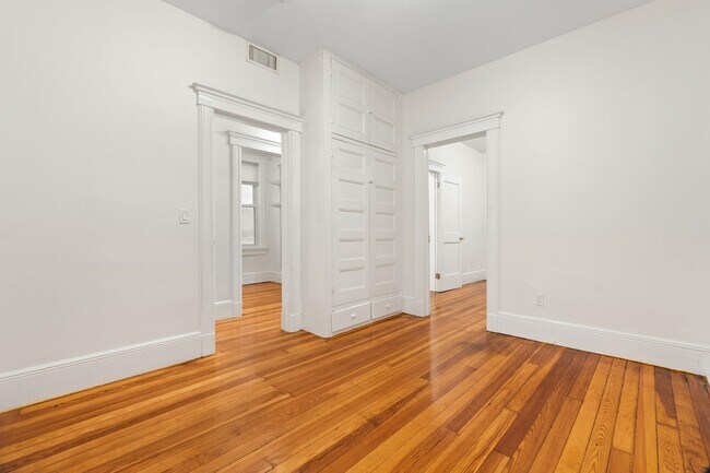 Building Photo - 114 Shippen St
