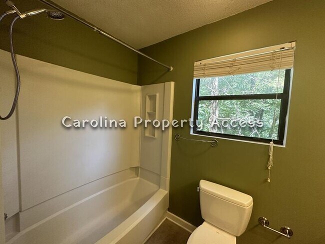 Building Photo - 213 Cedarwood Ln